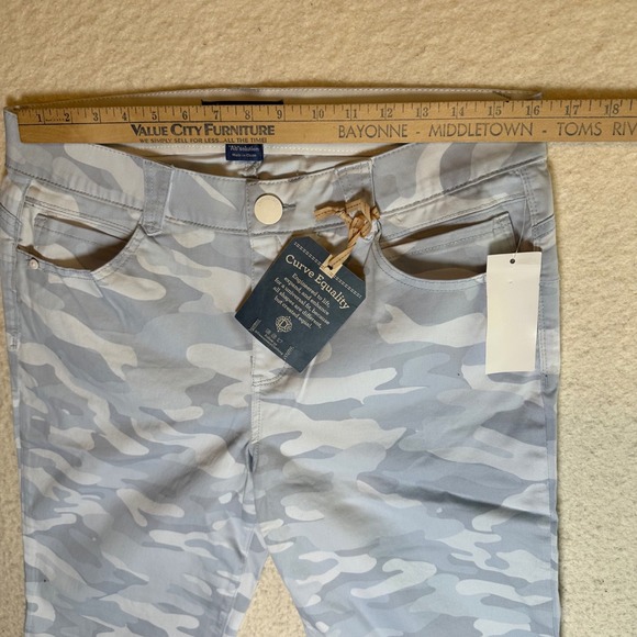 Democracy Absolution Camo Bermuda Shorts Womens 14 Blue Grey Stretch BH810Q8X2 - Picture 7 of 15